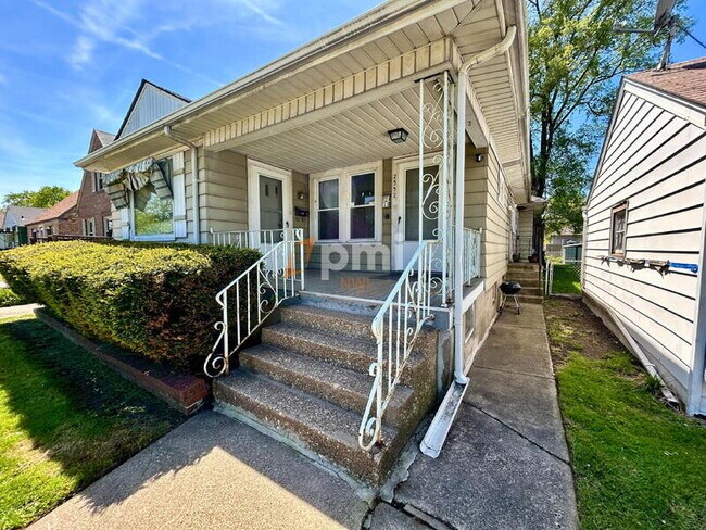 Building Photo - 7532 Monroe Ave