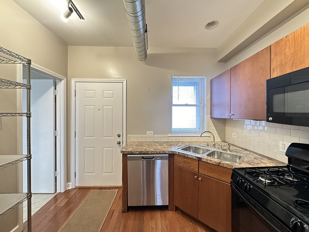 Building Photo - 674 N Orleans St