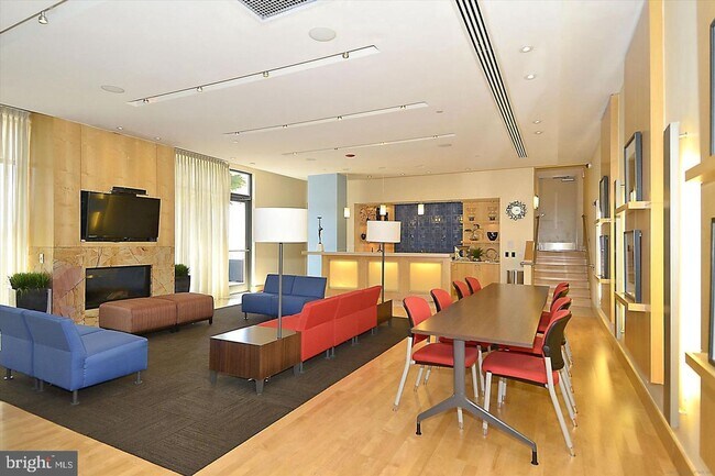 Building Photo - 475 K St NW