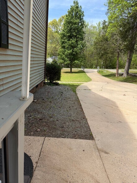 Building Photo - 3246 Woodside Ave