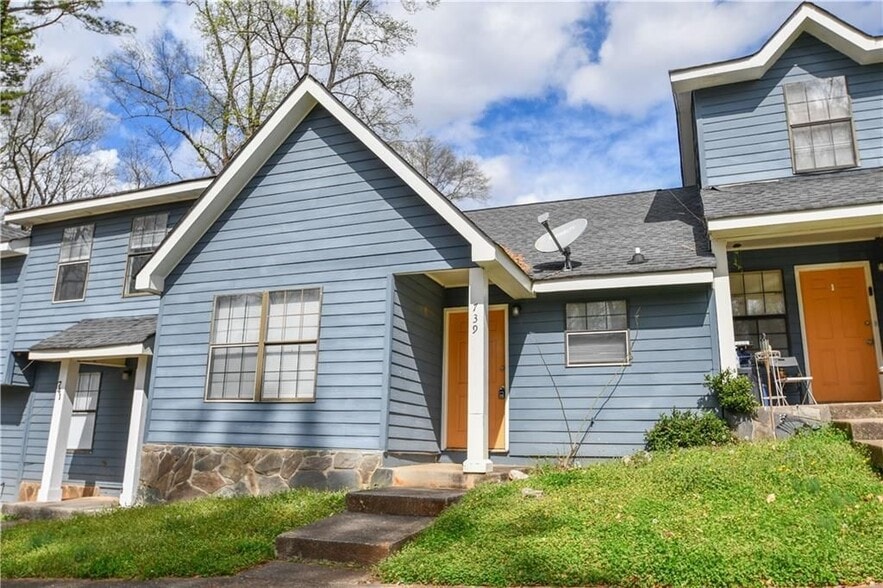 Building Photo - 735 Oak Dr