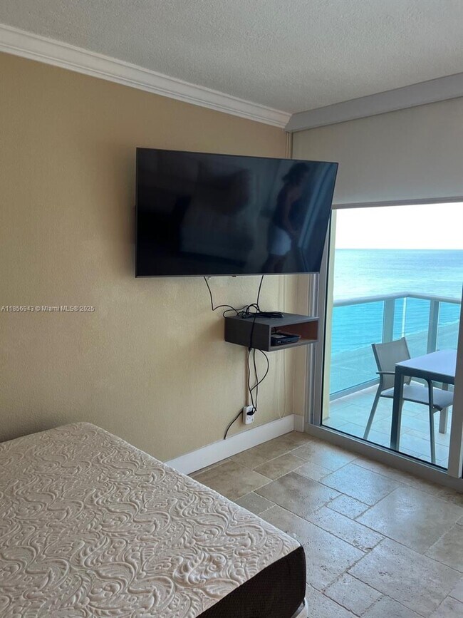 Building Photo - 2501 S Ocean Dr
