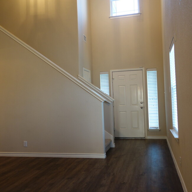 Building Photo - 3 BEDROOM / 2 BATH HOME IN KYLIE - BROOKSI...