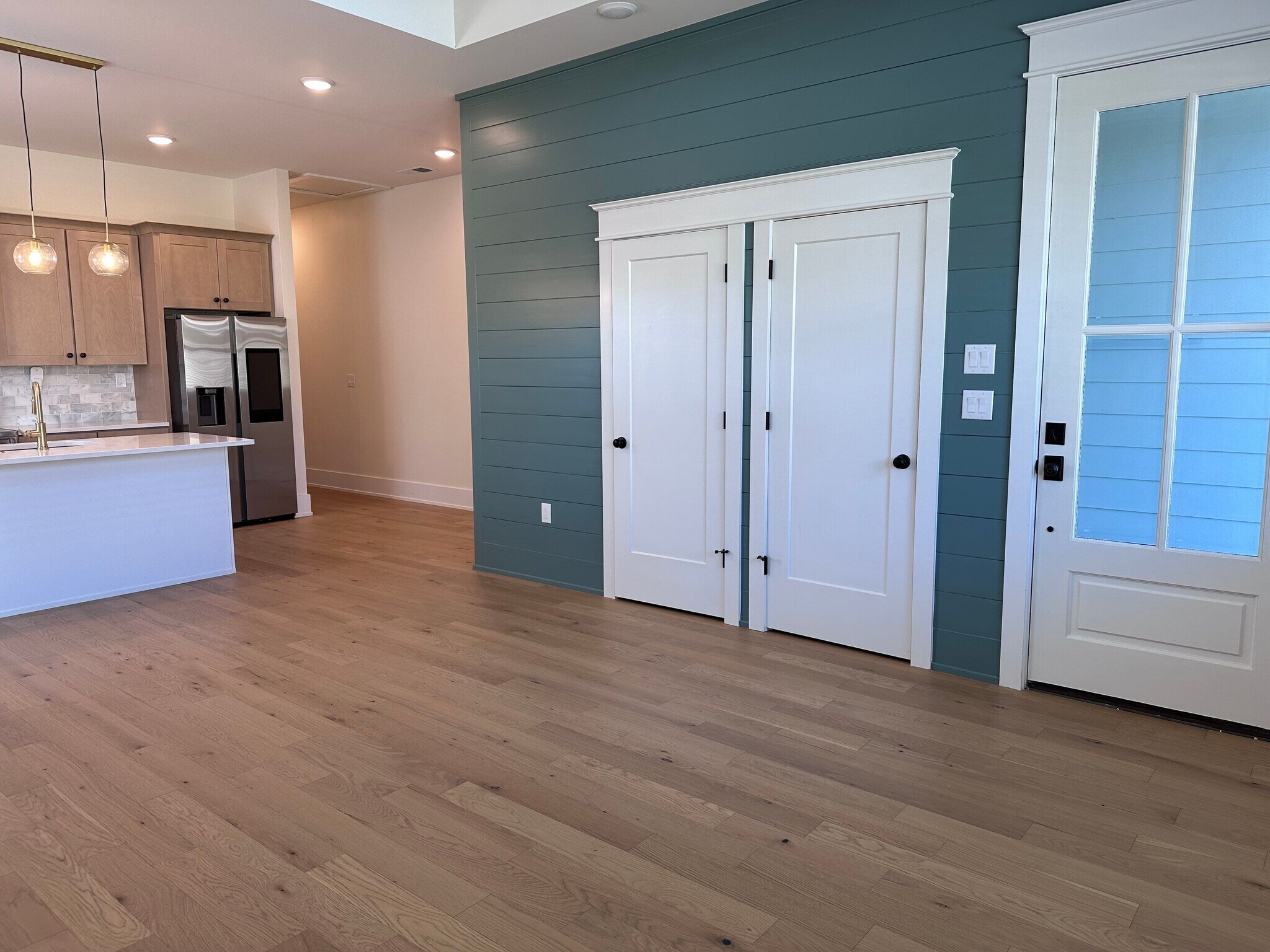 Building Photo - 136 McCowat St