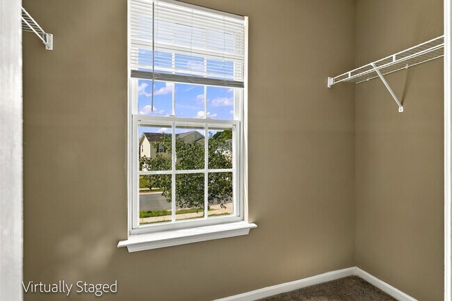 Building Photo - 822 Oakshire Cir