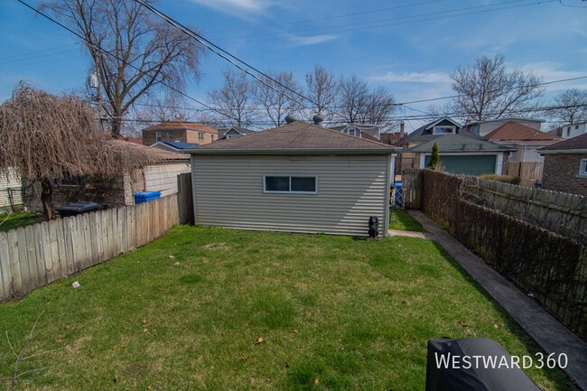 Building Photo - 7741 S Chappel Ave