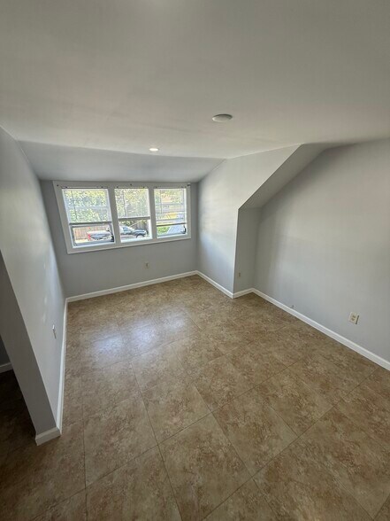 Building Photo - 1410 SW 19th Ter