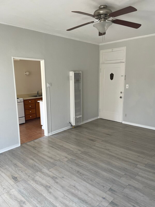 Building Photo - 628 E Elk Ave