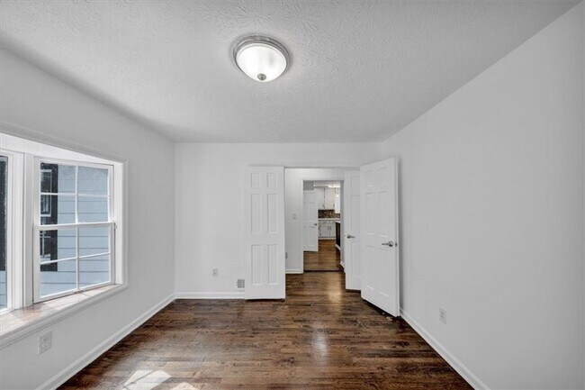 Building Photo - 172 Oak Forest Dr
