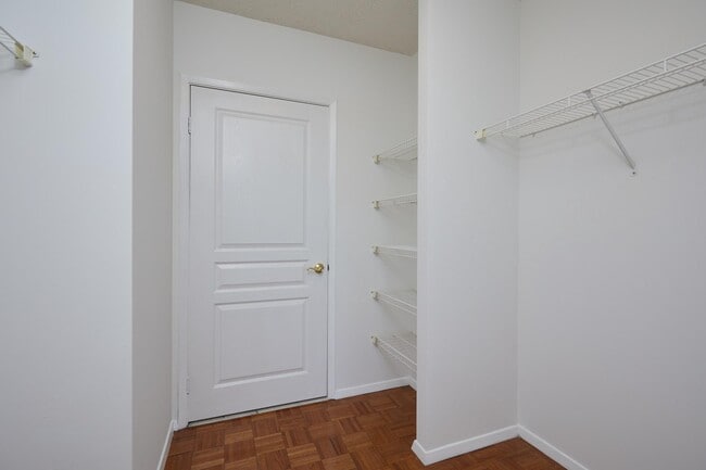 Building Photo - 7111 Woodmont Ave