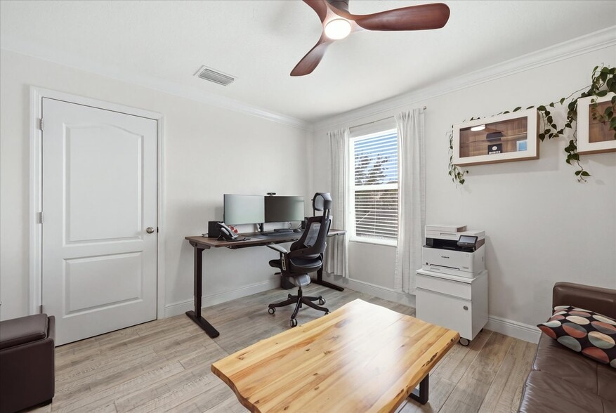 Building Photo - 10519 Whispering Hammock Dr