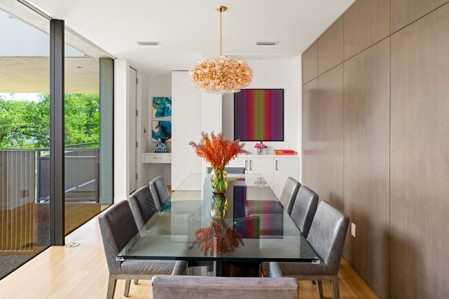 Building Photo - 2210 Westlake Dr