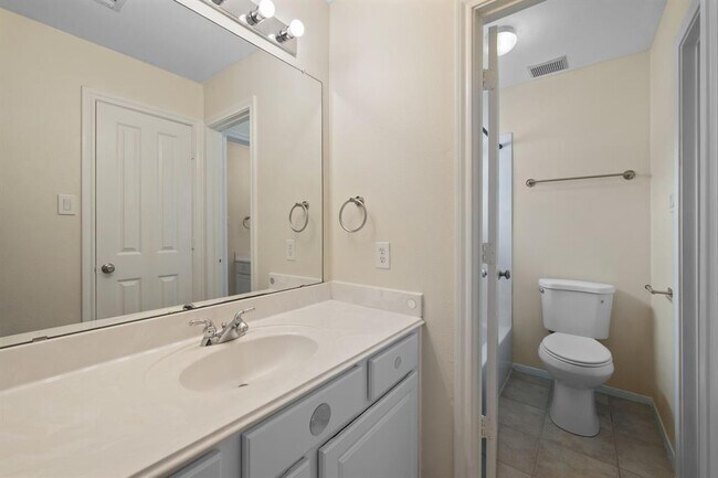 Building Photo - 6026 Briar Hill Ct
