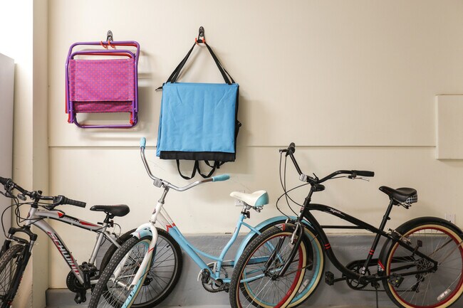 Building Photo - 1013 Mandalay Beach Rd