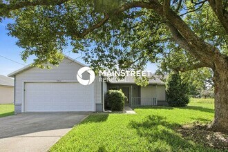 Building Photo - 3 Bedroom Pet-Friendly Home in Spring Hill, FL with Main Street Renewal