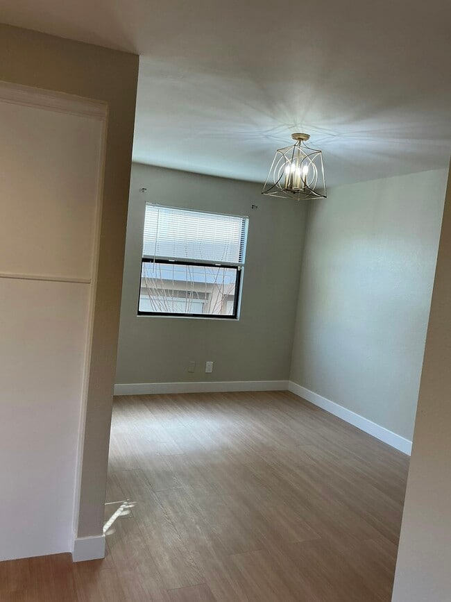 Building Photo - 852 N Monterey St