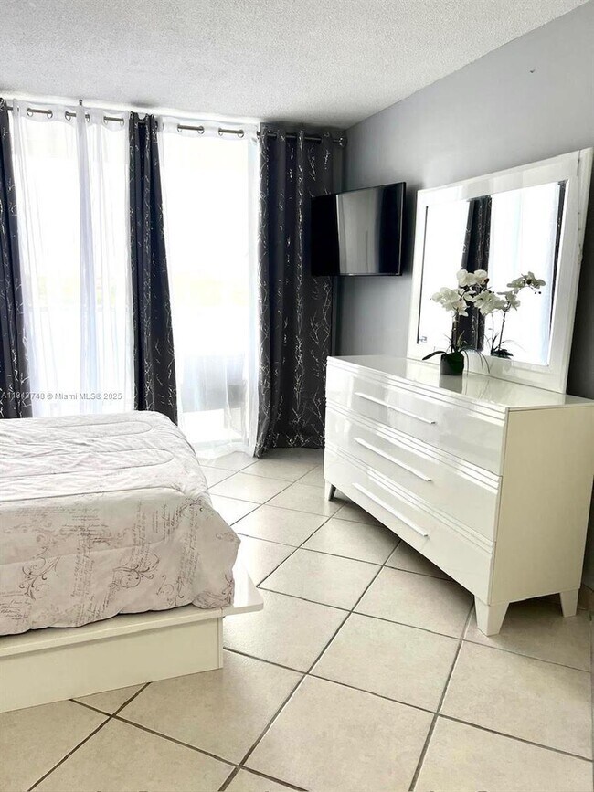 Building Photo - 1 bedroom in North Miami Beach FL 33179