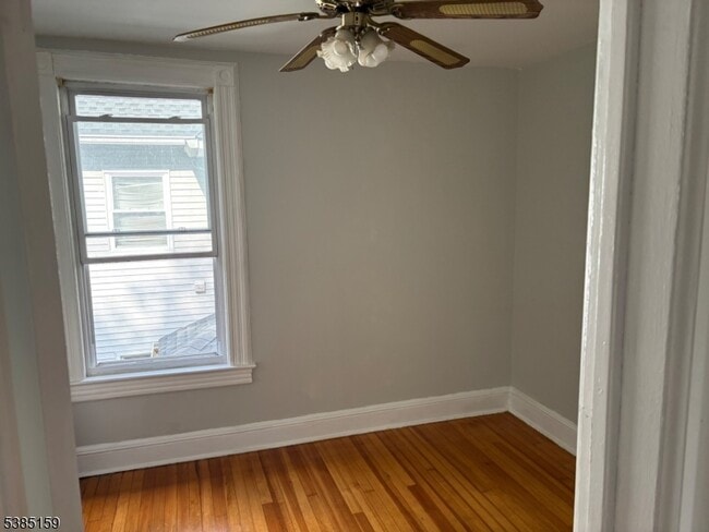 Building Photo - 412 Maple Ave