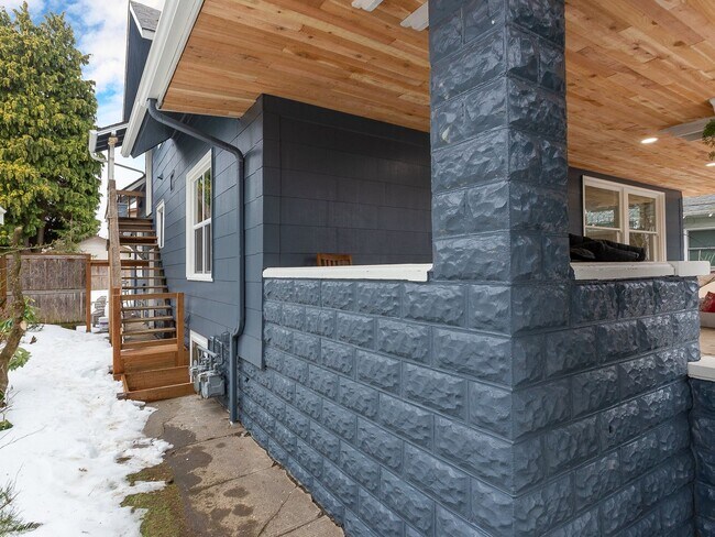 Building Photo - 4215 N Colonial Ave