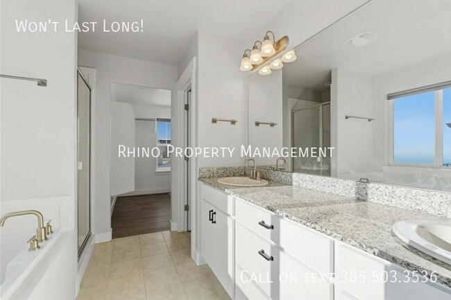 Building Photo - 4452 N Summer View Dr