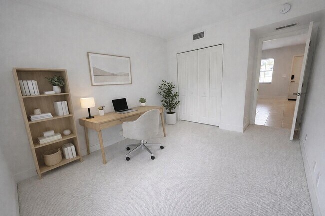 Building Photo - 2660 NE 8th Ave