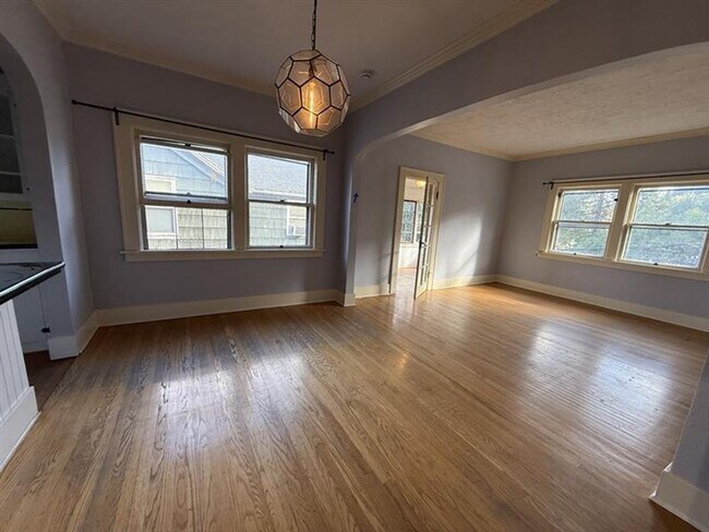 Building Photo - 2440 SW 5th Ave