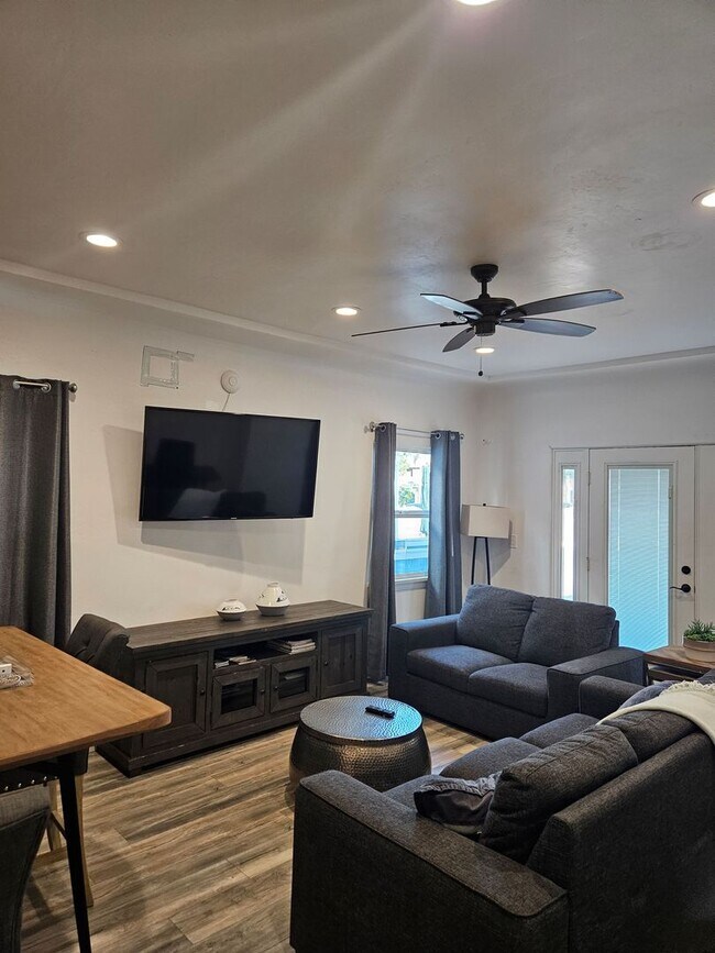 Building Photo - 540 Orange Ave