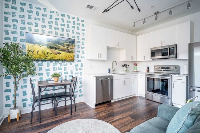 Building Photo - 542 Boulevard NE