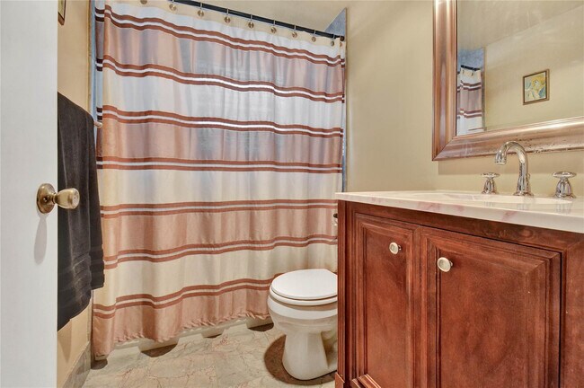 Building Photo - 33 Fanshaw A