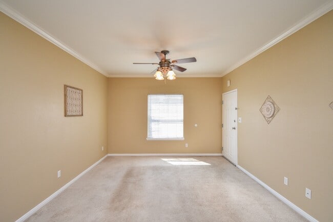 Building Photo - 137 Sherwood Dr