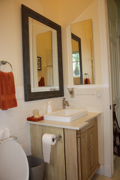 Building Photo - 5862 Homeland Rd