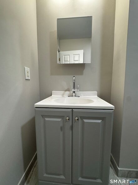 Building Photo - 45-51-51 Cowles St