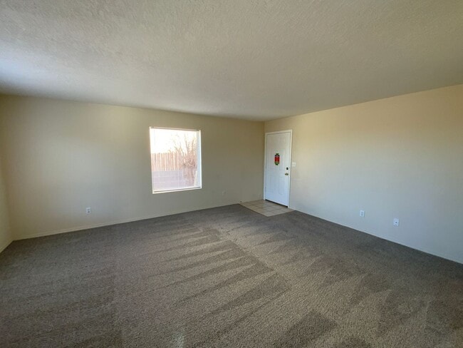 Building Photo - 3 Bedroom Single Story Home Near Northern Blvd NE & Loma Colorado Blvd NE!