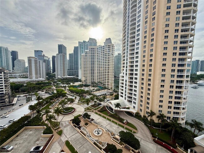 Building Photo - 808 Brickell Key Dr