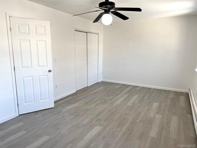 Building Photo - 205 Everett Pl