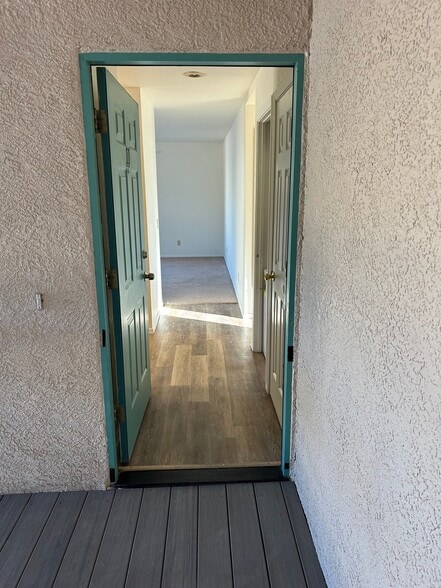 Building Photo - 400 Bent River Rd