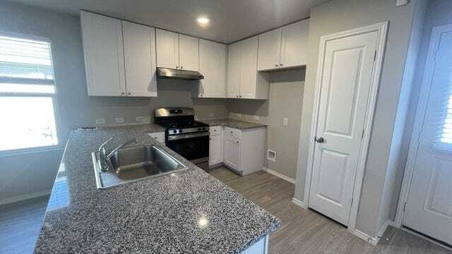 Building Photo - 430 Blue Stem Rd