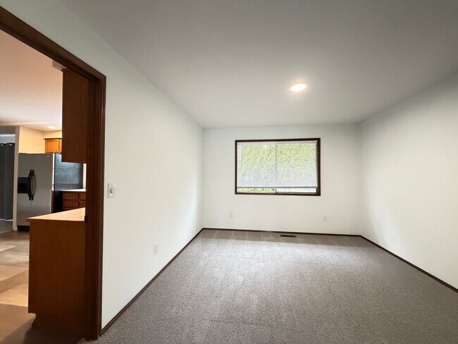 Building Photo - Saratoga Reach Beauty: Updated 4BR Home with Deck, Fireplace & Prime Mukilteo Location