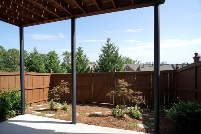 Building Photo - Wonderful 3 Bed  3.5 Bath Townhome in Vinings!