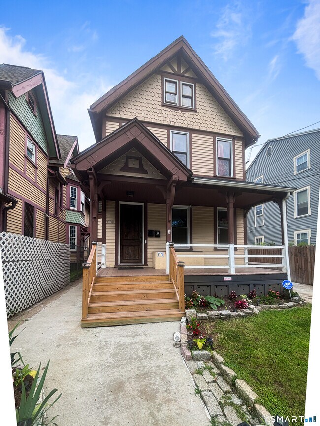 Building Photo - 630 Kossuth St