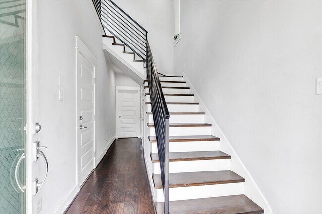 Building Photo - 3309 Baron St