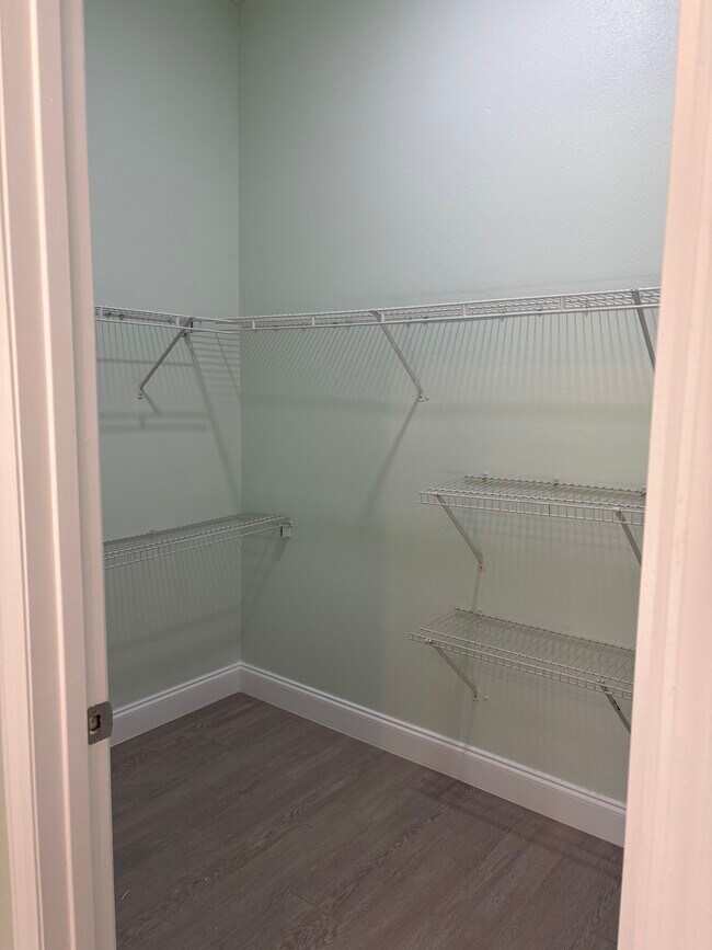 Building Photo - 136 Reserve Cir