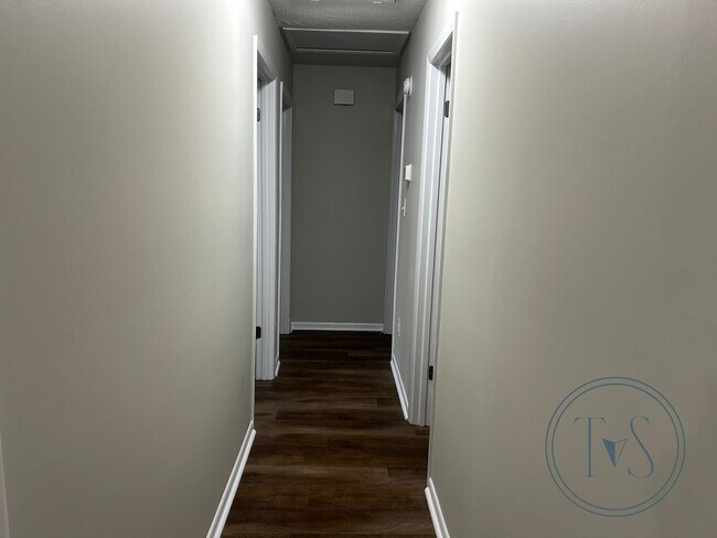 Building Photo - 993 White Cir