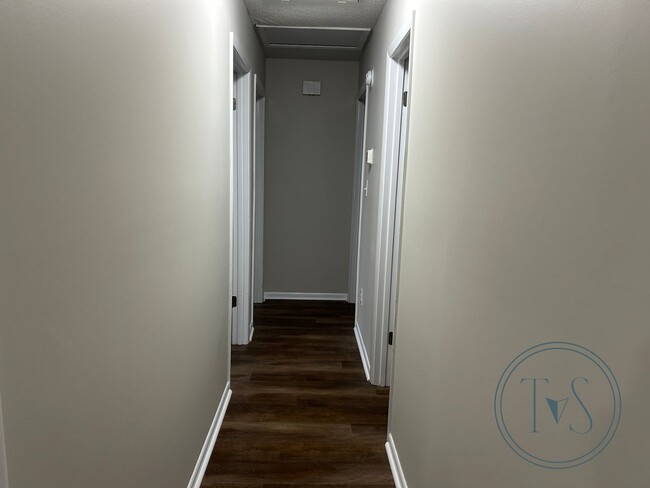 Building Photo - RATE DROP ALERT! (was $1690/month)