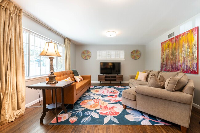 Building Photo - 6924 W Markham St