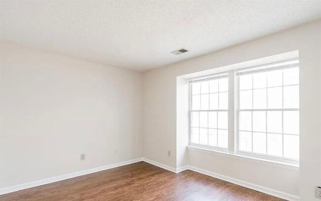 Building Photo - Freshly Renovated 3BR Condo Steps from UNC...
