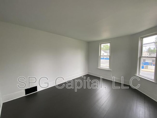 Building Photo - 632 S Second St