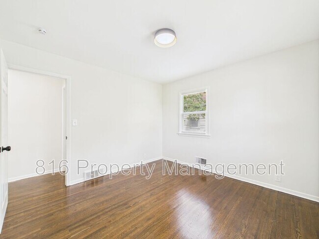 Building Photo - 11214 E Lexington Ave