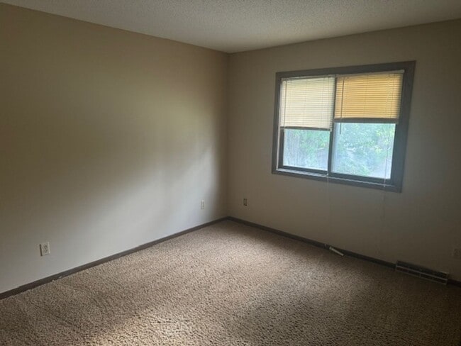 Building Photo - Updated 3 bed overlooking Pond. Available ...
