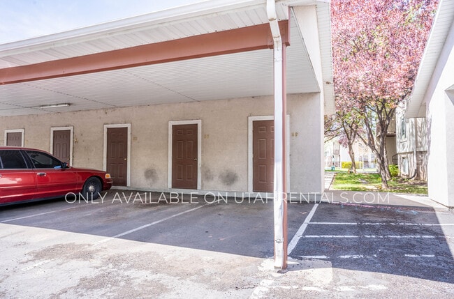 Building Photo - 1512 S 175 E St